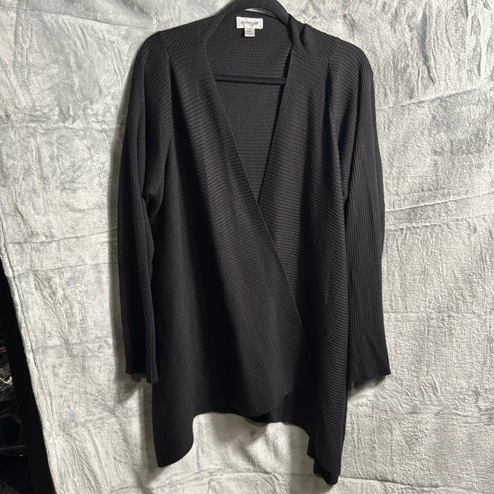 Avenue cardigan women’s plus size 26/28 Black open‎ cardigan no closure